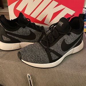 Nike Dual Racer Shoes :: Flyknit :: Women’s Size 7.5 :: Grey/Black